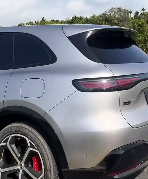 全新问界M6银色版实车曝光 鸿蒙智行开年爆款来了