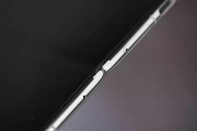 左手 AI右手大屏!华为Mate X7典藏版体验评测:鸿蒙OS 6.0加持 不仅是折叠更是掌上工作站