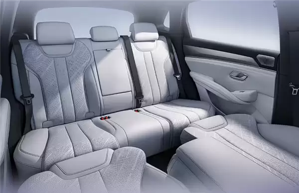 自驾游神器！比亚迪宋Ultra+EV内饰公开：座椅可秒变双人大床