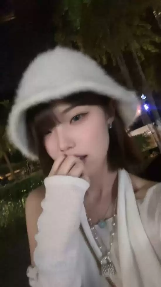 莎赫尔神似Faker引热议，与女版Deft合体出镜引爆网络