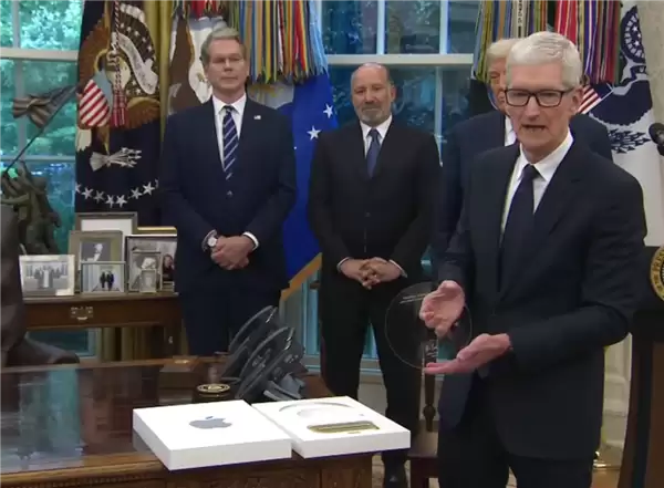 库克5.1亿年薪获批 苹果两超龄董事罕见留任