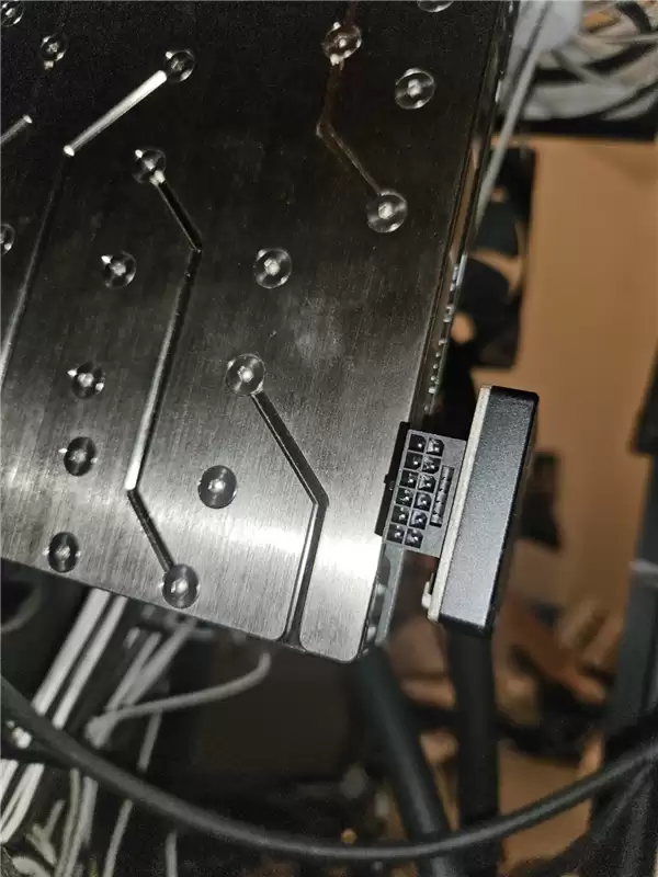 ROG夜神RTX 5090刷入1000W BIOS:无视保护报警结果烧接口!