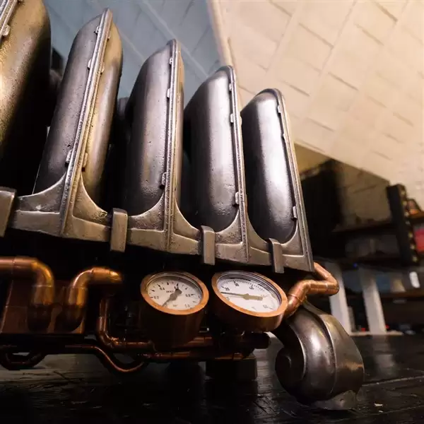 冬天能当暖气片！高玩DIY超硬核铸铁散热器PC：重达99公斤 内置18升冷却液