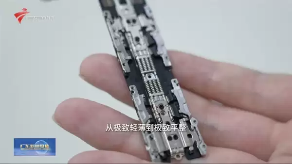 就是一块整屏！广东新闻联播提前展示OPPO Find N6：微距展示肉眼几乎看不到折痕