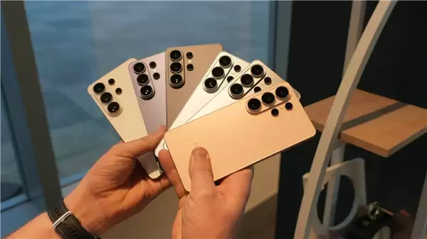 三星Galaxy S26 Ultra图赏：7.9mm万元机皇 比iPhone 17 Pro Max更轻薄