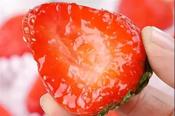 草莓大降价 低至1元每斤 网友:从没见过这么便宜