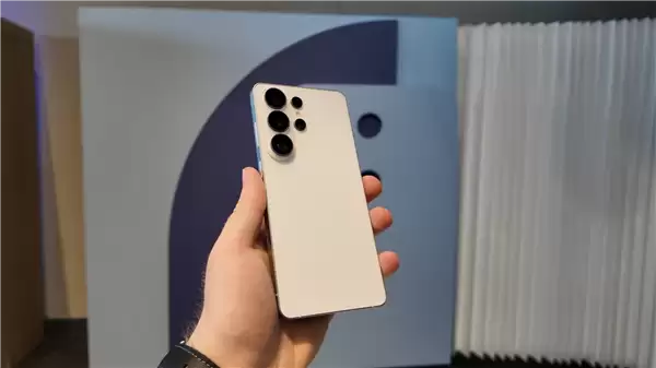 三星Galaxy S26 Ultra图赏：7.9mm万元机皇 比iPhone 17 Pro Max更轻薄