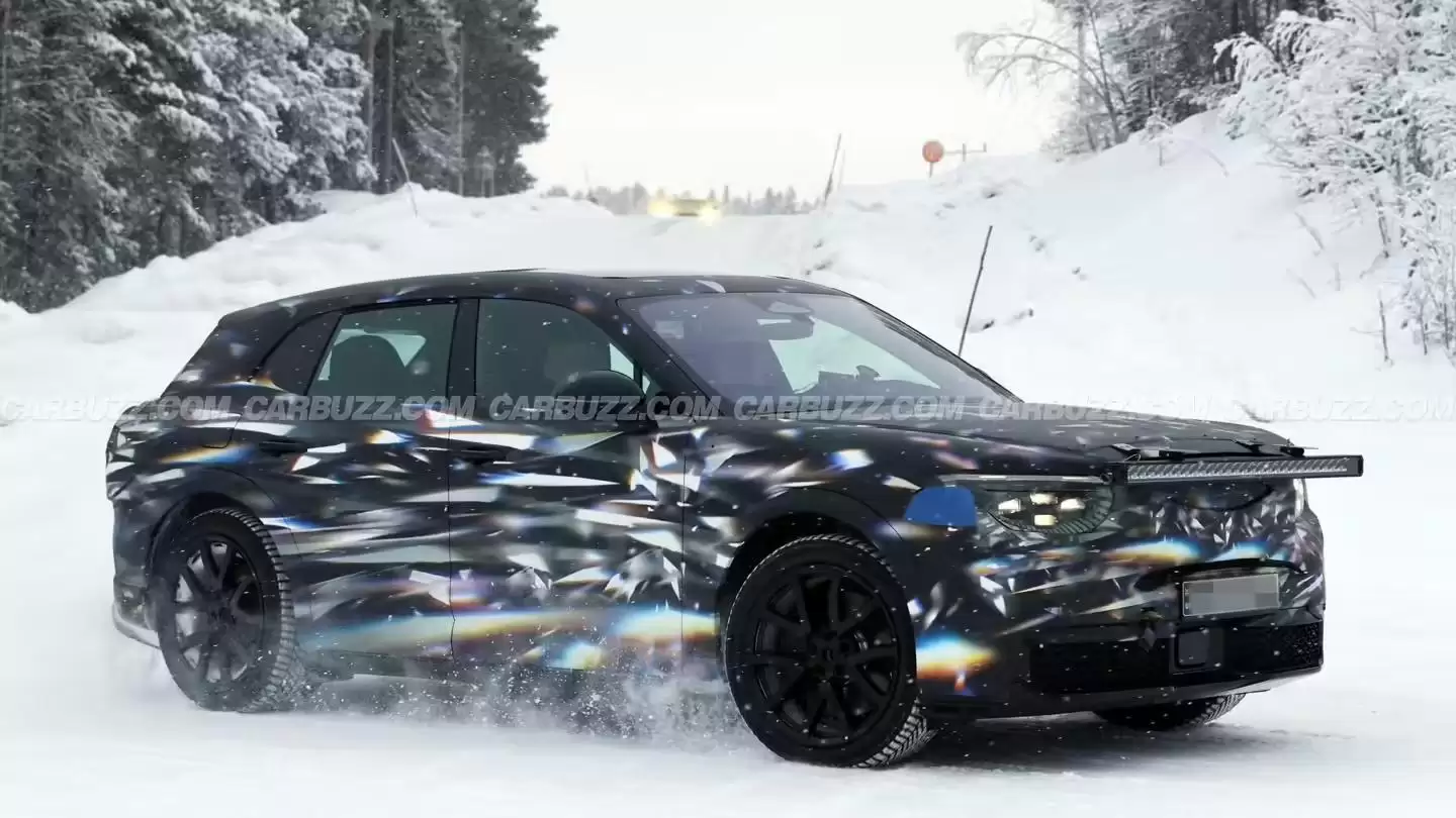 宾利城市纯电SUV路测图曝光：1156马力，雪地漂移秀实力