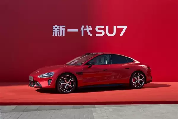 卢伟冰已抵达巴塞罗那！小米大招来了：手机、汽车和AI都有惊喜