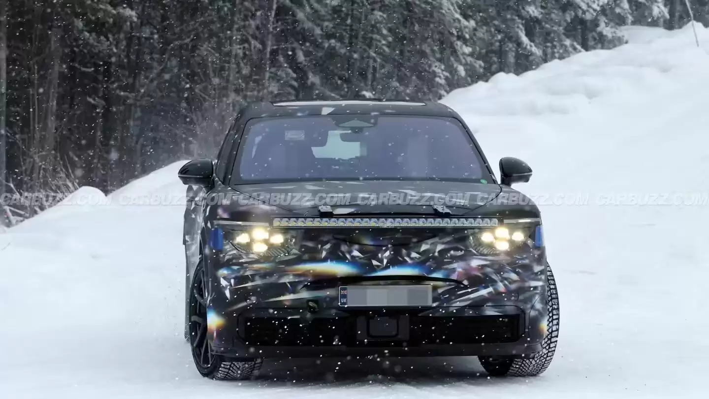 宾利城市纯电SUV路测图曝光：1156马力，雪地漂移秀实力