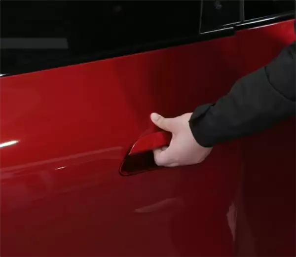 小米展示新一代SU7汽车机械门把手：后排座椅下配有备用电源