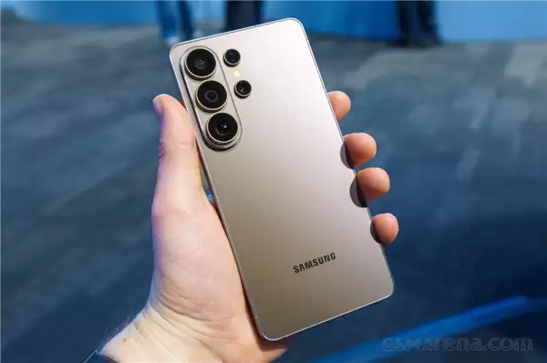 三星Galaxy S26 Ultra图赏：7.9mm万元机皇 比iPhone 17 Pro Max更轻薄