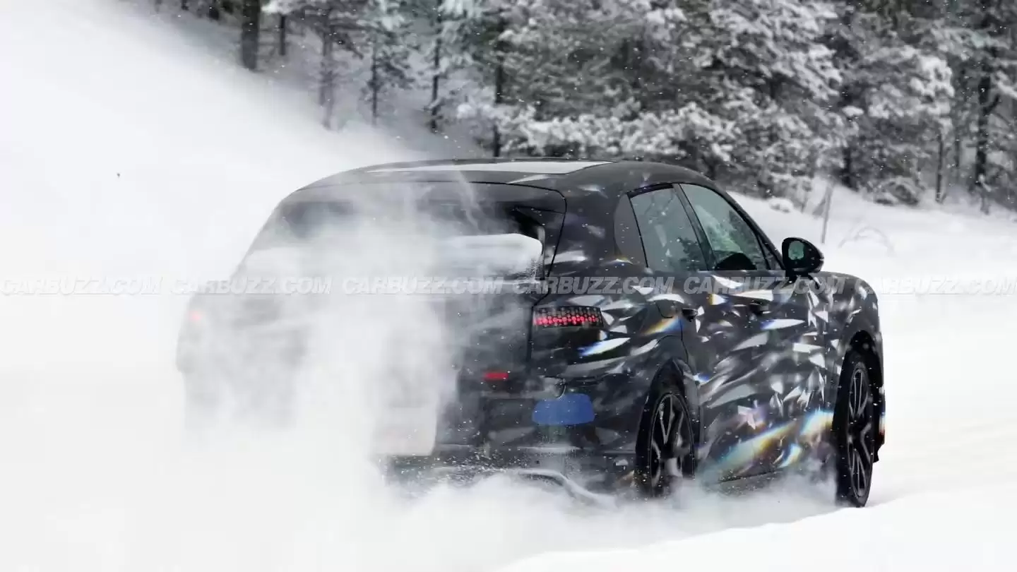 宾利城市纯电SUV路测图曝光：1156马力，雪地漂移秀实力