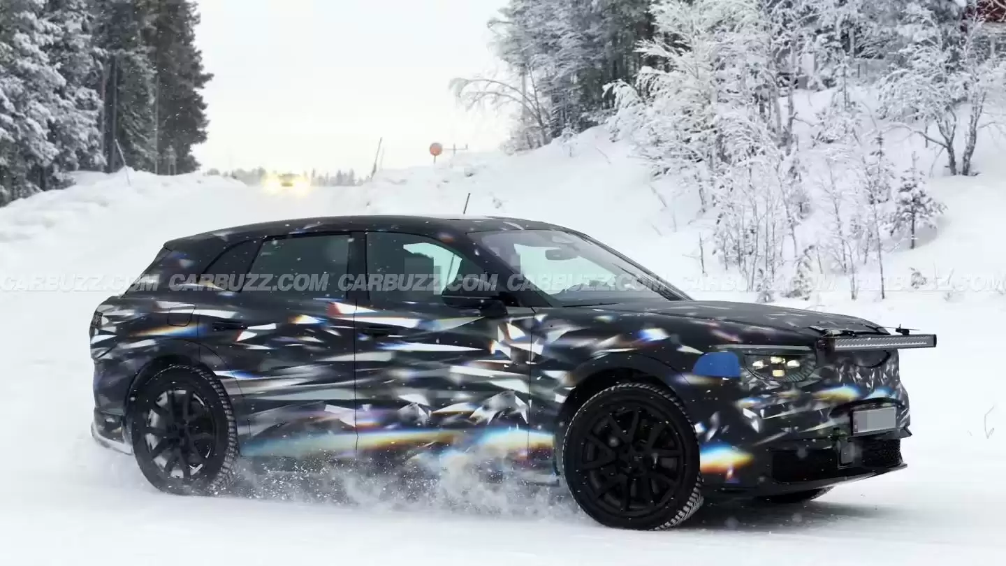 宾利城市纯电SUV路测图曝光：1156马力，雪地漂移秀实力