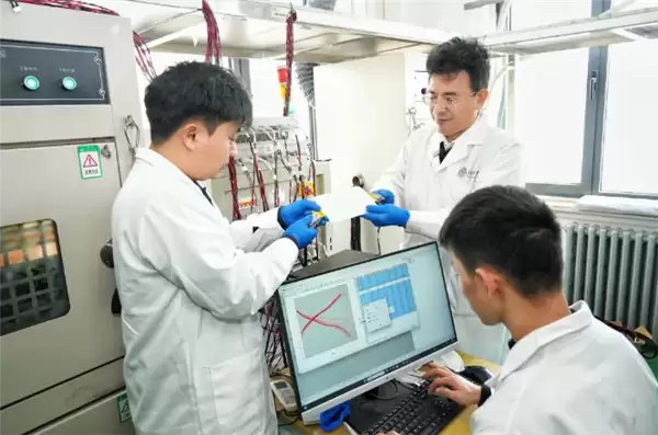 南开大学突破锂电百年氧配位范式，首创氟配位电解液实现-50℃高效工作