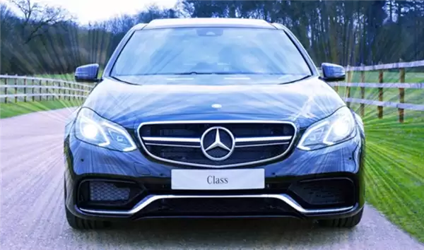 BBA老大地位不保！奔驰2025年在华营收大跌29% 全球利润直接腰斩