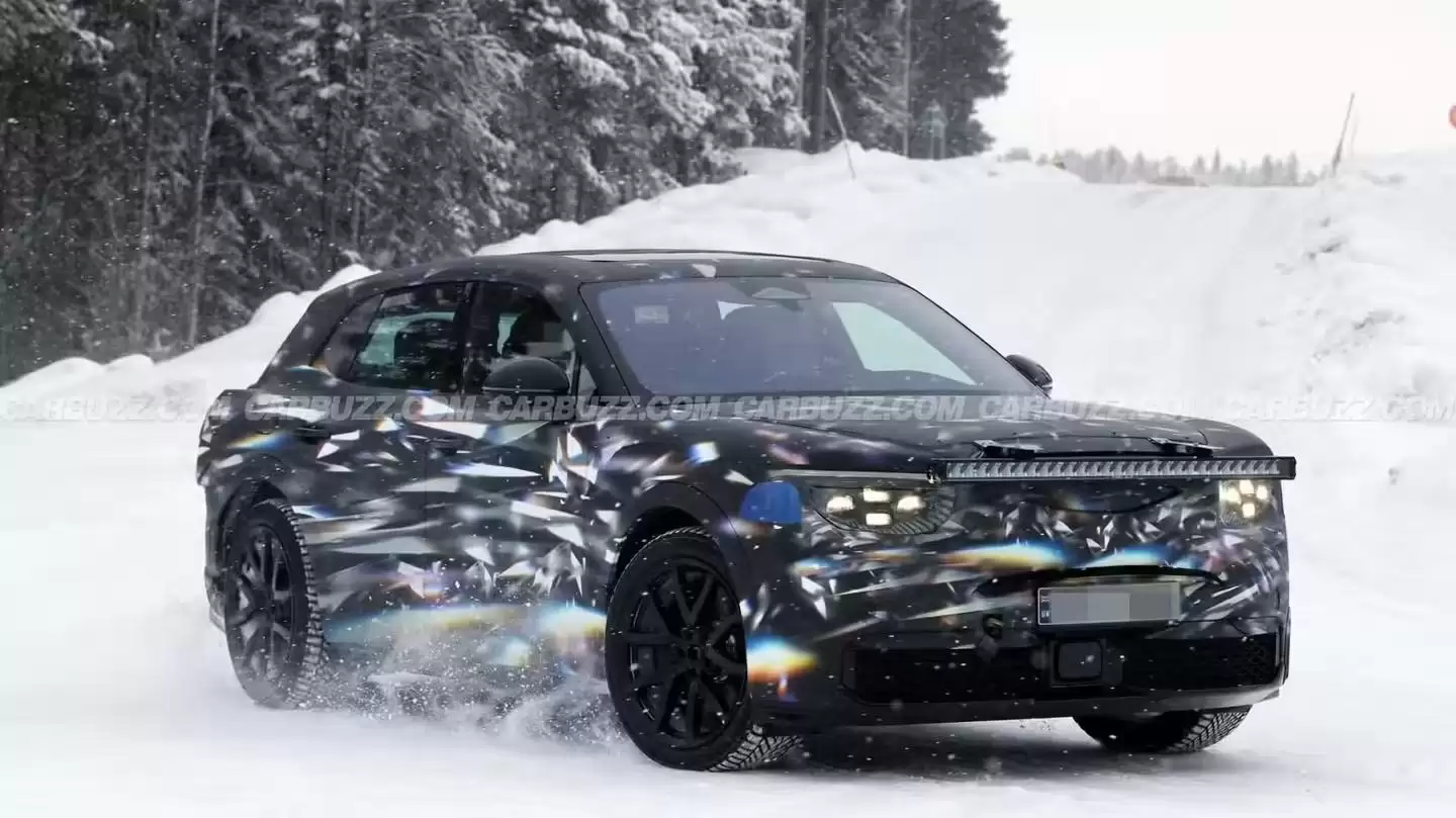 宾利城市纯电SUV路测图曝光：1156马力，雪地漂移秀实力