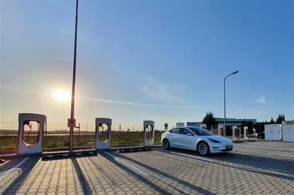 2026年春节高速新能源车流量增34%,充电保障升级显效