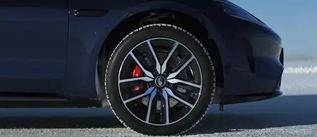 鸿蒙智行尚界Z7无伪装视频发布,全系搭载华为途灵平台