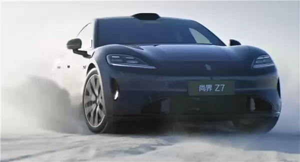 全系搭载华为途灵平台 尚界Z7实车官曝:雪地漂移太帅