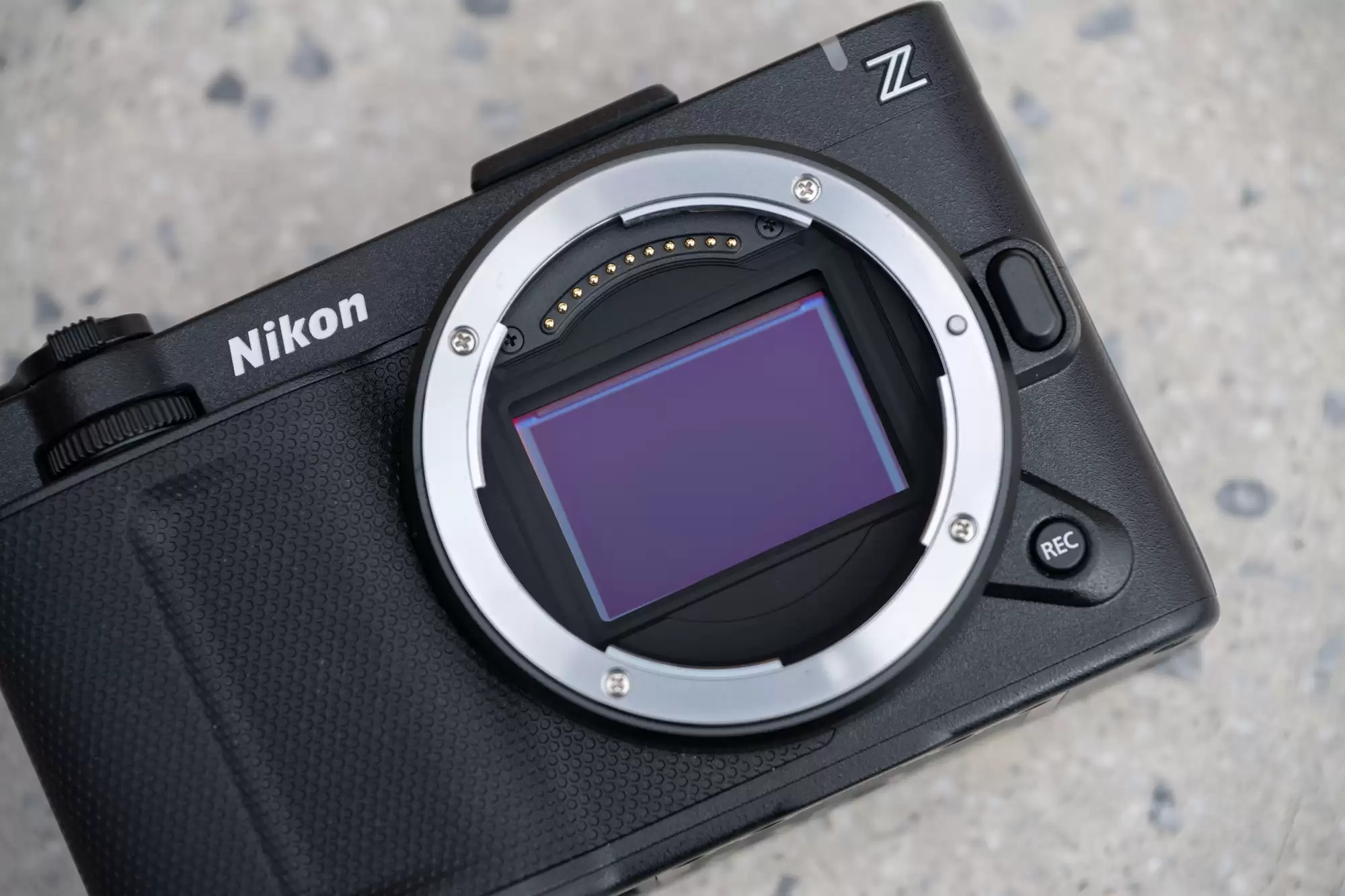 尼康ZR高感表现怎么样