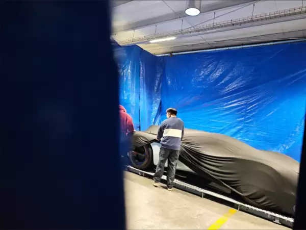 雷军预热:小米汽车惊喜明天见!超级跑车要来了