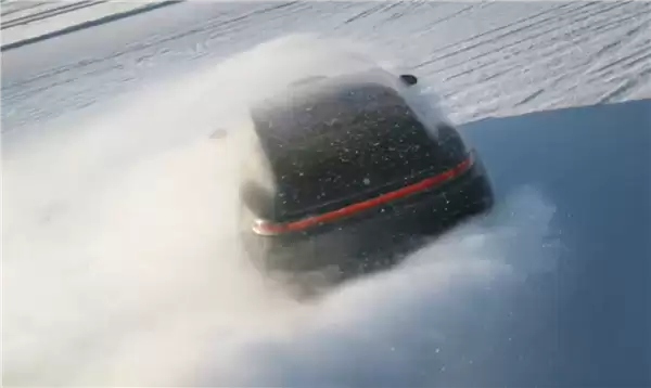 全系搭载华为途灵平台 尚界Z7实车官曝:雪地漂移太帅