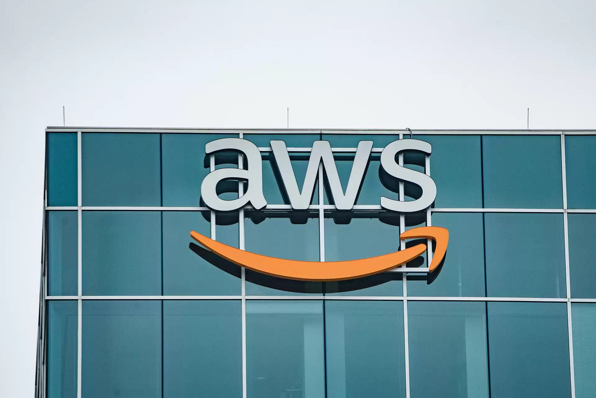 AWS_-_Amazon_Web_Services_Office_in_Houston,_Texas_(46600198075).jpg