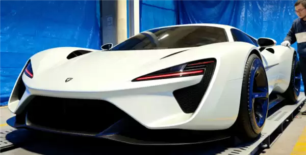 雷军预告有惊喜!小米汽车明天或将推出超跑车型 网友通过谍照已AI出外形
