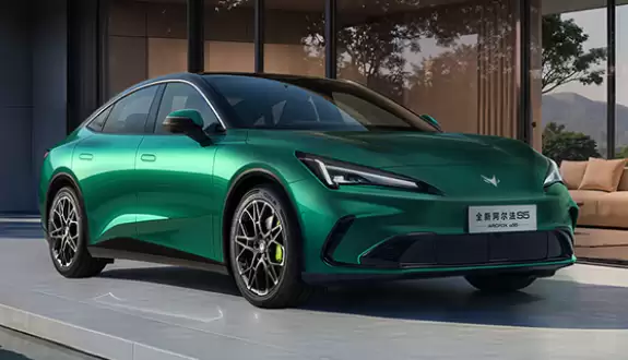 定位AI高性能宽体轿跑！全新极狐阿尔法S5开启预售：11.28万起