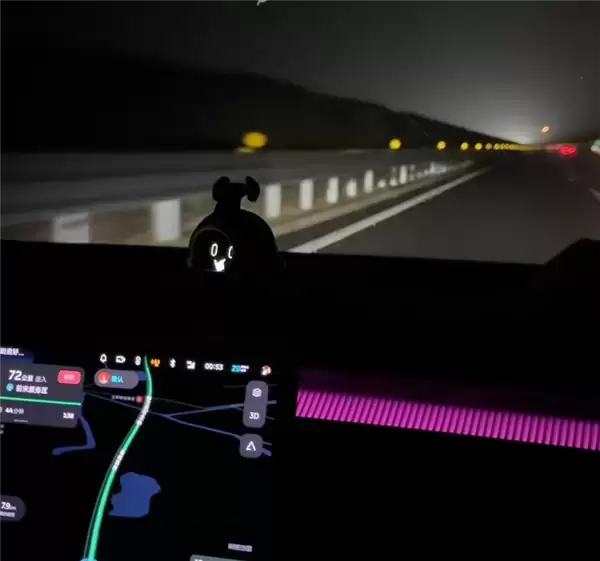 车主夜间高速上实测蔚来可语音关闭大灯:但需二次确认 还只听主驾的