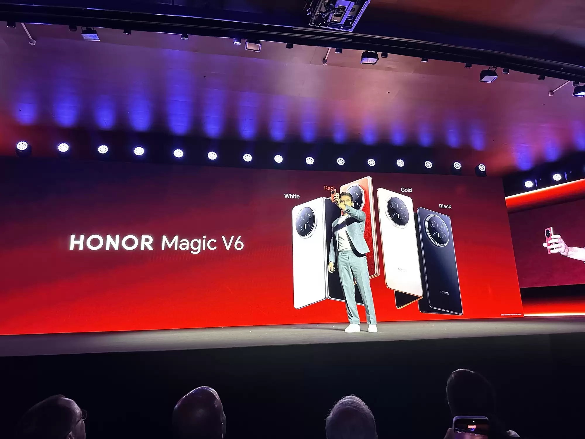 MWC2026荣耀重磅发布Magic V6 定义折叠屏轻薄新标杆