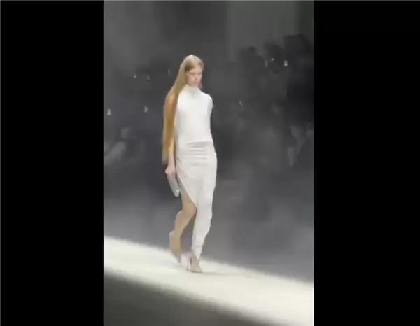 马斯克情何以堪：大儿子变性成女人后登上米兰时装周 为Gucci走秀