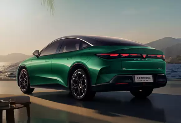 定位AI高性能宽体轿跑！全新极狐阿尔法S5开启预售：11.28万起