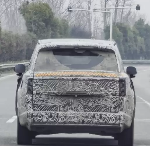 小米首款大型增程SUV YU9实车亮相，2026年下半年发布