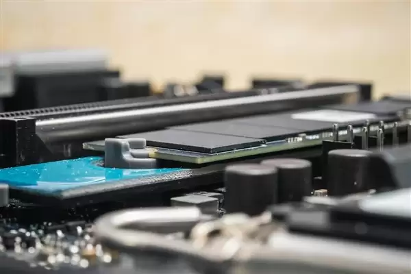 DDR4/DDR5内存价格创历史新高，SSD闪存持续上涨加剧装机成本压力