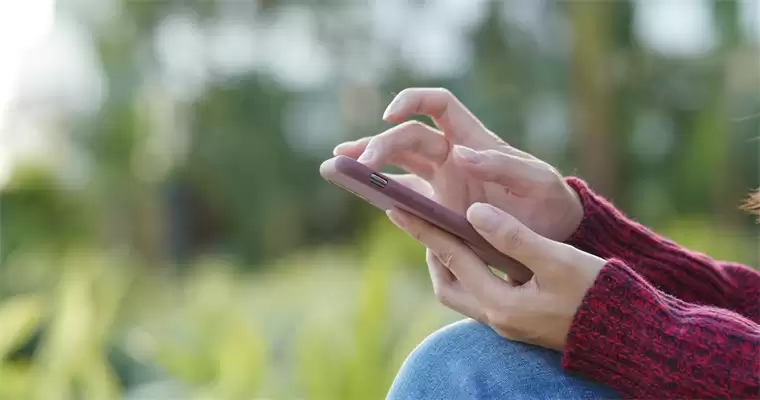 荣耀推出全球首款机器人手机