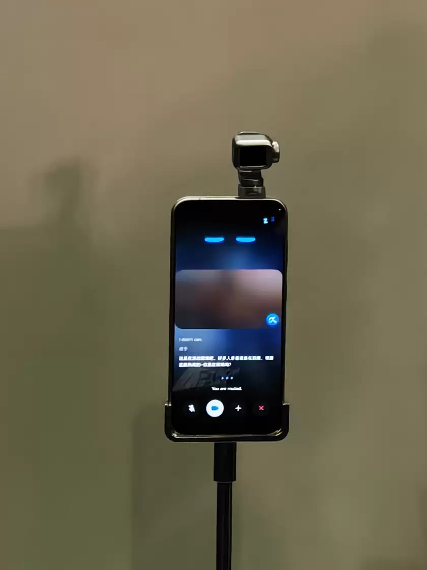 荣耀Robot Phone亮相MWC CEO李健：手机不应是“无聊黑色方块”