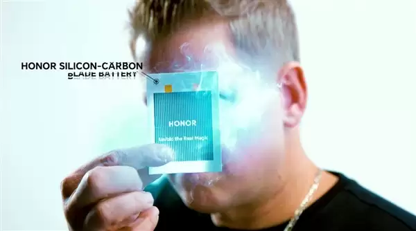 荣耀Magic V6首发新一代青海湖刀片电池：能量密度突破900Wh/L 史无前例