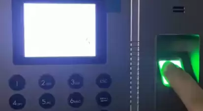 7年每日早到10分钟！男子索要2万加班费 法院回应：不算加班算自律