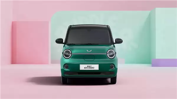 小姐姐代步车上新 全新宏光MINIEV内饰公布:副驾驶有一绝