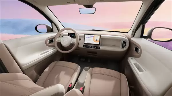 小姐姐代步车上新 全新宏光MINIEV内饰公布:副驾驶有一绝