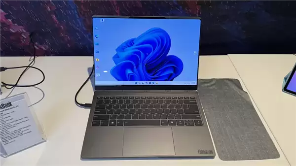 屏幕想放哪就放哪！联想模块化AI PC来了：单双屏自由切换、接口随意拼