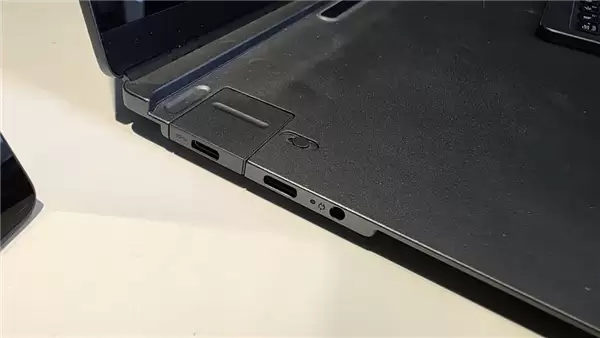 屏幕想放哪就放哪！联想模块化AI PC来了：单双屏自由切换、接口随意拼