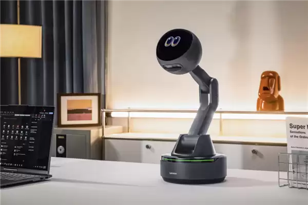 全新形态超乎想象!联想展示AI+Workmate概念机:打工人的桌面搭档