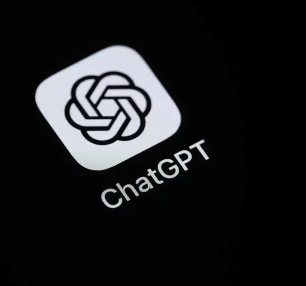 OpenAI与美军方合作惹众怒：ChatGPT卸载量暴增295% 一星评价暴涨775%