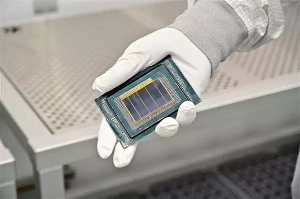 Intel预览新一代至强6+:288核心、864MB缓存