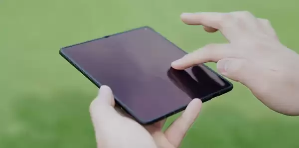 MWC惊现OPPO Find N6：超平整设计惊艳全场！老外盛赞