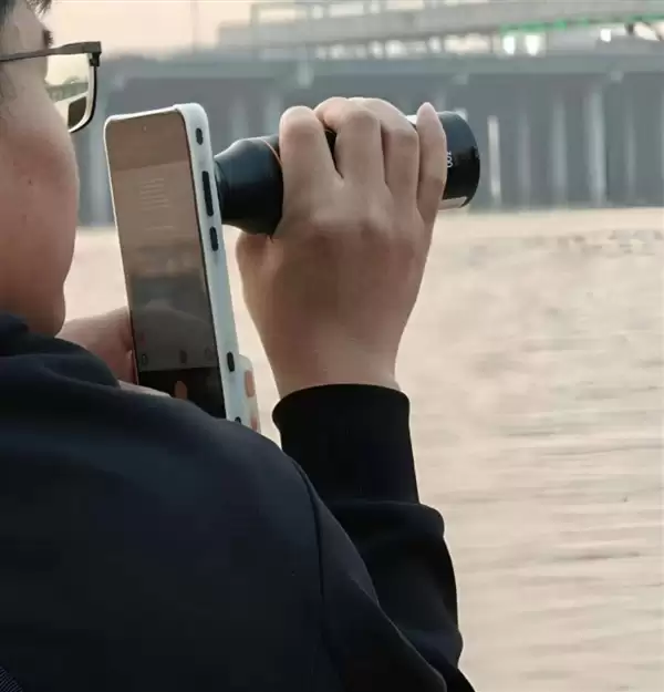 长焦杀疯了！OPPO Find X9 Ultra入网：原生10倍光变一骑绝尘