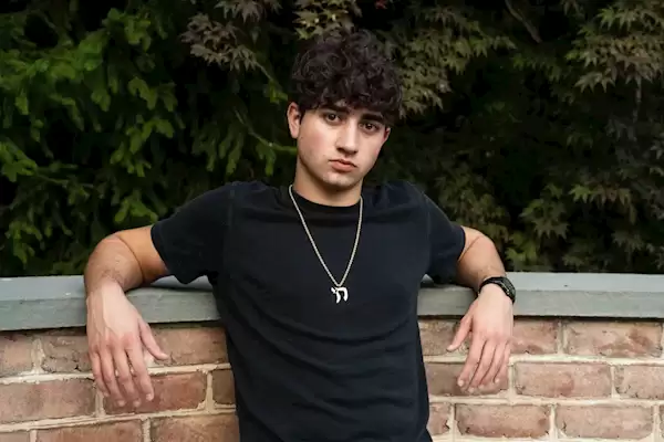 下载量超1500万次 19岁天才少年做AI应用年入2亿！